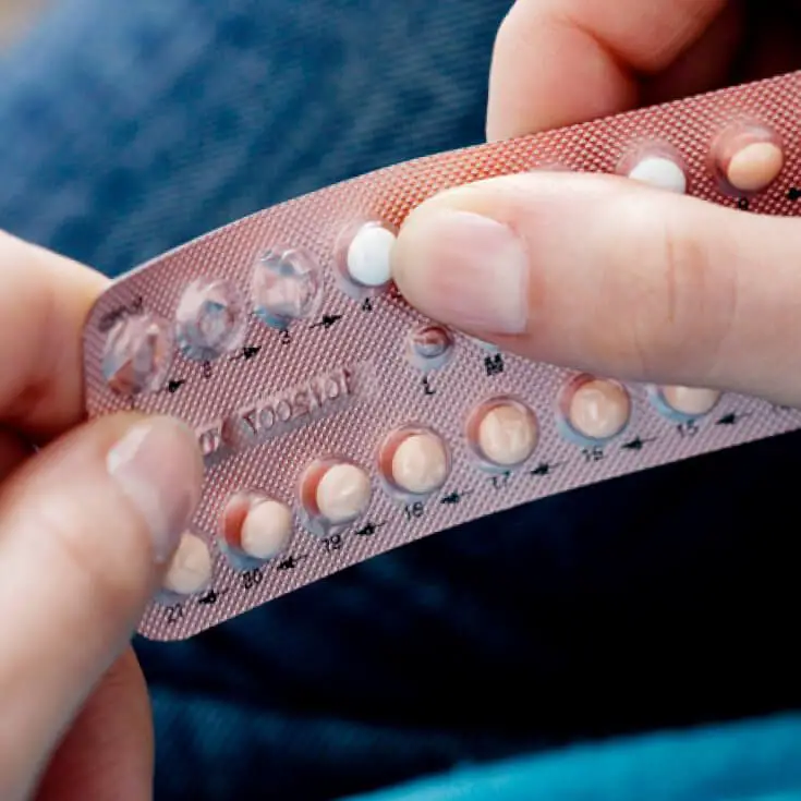5 Dangers of Birth Control Pills, Plus Side Effects &  Alternatives ...
