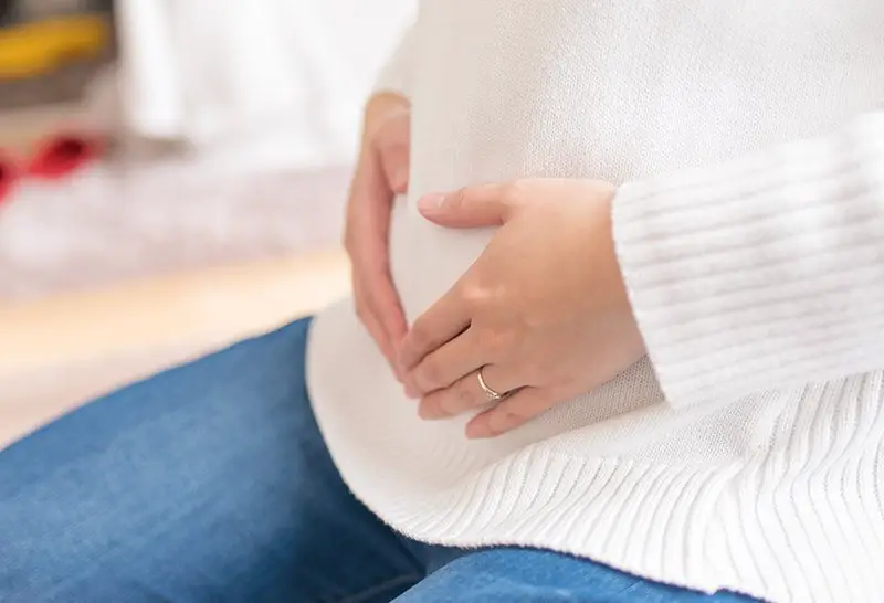 Cramping in early pregnancy: What is it normal and when to ...