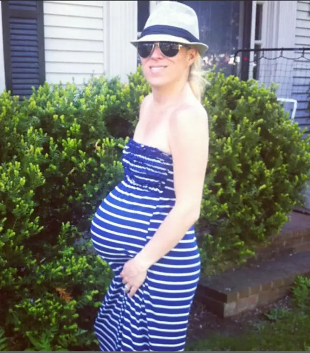 Fashion Friday: Dressing a 31 Week Pregnant Belly