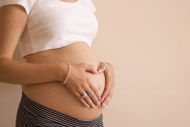 Preventing stretch marks during pregnancy